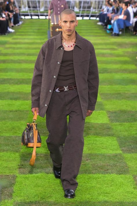 Louis Vuitton Spring 2025 Men's Runway, Fashion Show & Collection Review [PHOTOS] Louis Vuitton Fashion Show Men, Lv Fashion Show, Paris Fashion Week Men, Paris Fashion Week Runway, Mens Business, Lv Fashion, Men Fashion Show, Spring 2025, Show Collection