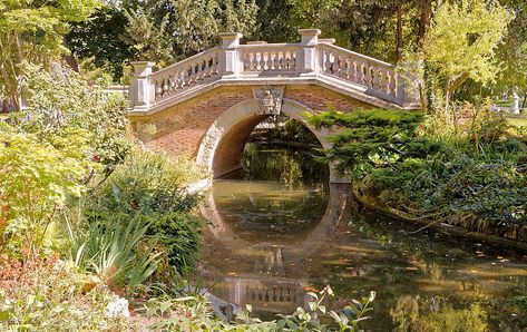 Paris Garden, French Summer, Artificial Lake, Host Dinner Party, Tourist Office, Beautiful Paris, Paris Summer, Royal Garden, Paris Tours