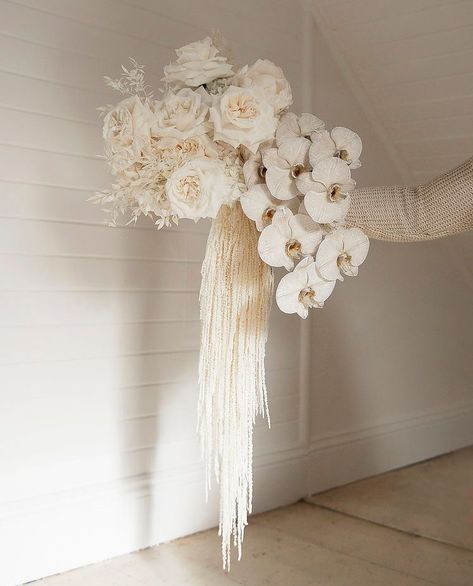 Moonshine Wedding, Stables Wedding, Floral Archway, Modern Bouquet, Modern Wedding Flowers, Designer Wedding Shoes, Beige Wedding, Bridal Bouquet Flowers, All White Wedding