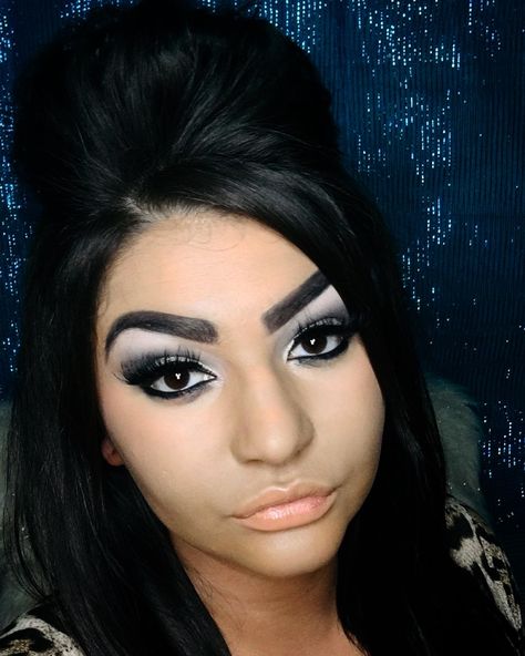 Snooki Makeup Look, Snooki Makeup Jersey Shore, Jersey Shore Makeup, Snooki Makeup, Jersey Hairstyles, Snooki Hair, 2000 Makeup, Voodoo Party, 00s Aesthetic