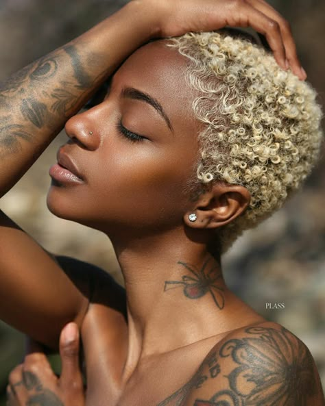 Fade Natural Hair Black Women, Blonde Twa Hairstyles, Light Brown Twa Black Women, Short Blonde Afro Hair, Blond Twa On Black Women, Bleached Short Hair Black Women, Blonde Hair Black Women Dark Skin, Short Hair Color Ideas Black Women, Honey Blonde Short Hair Black Women