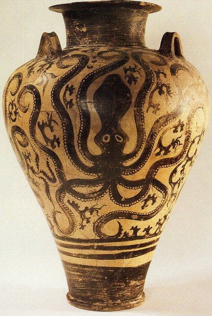 Minoan "Palace style," vessel (ca. 15th century BCE, Athens National Museum) Mythology Ceramics, Mycenaean Pottery, Pottery Octopus, Ancient Minoan, Minoan Art, Ancient Greek Pottery, Octopus Necklace, Motif Art Deco, Greek Pottery