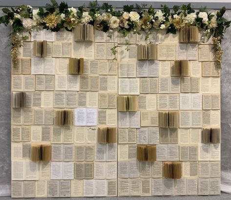 Diy Book Photo Backdrop, Book Wall Photo Backdrop, Photo Corner Ideas Party Backdrops, Book Theme Backdrop, Book Themed Photo Booth, Book Page Backdrop, Graduation Photobooth Idea, Book Backdrop Diy, Photo Backdrop Graduation Party