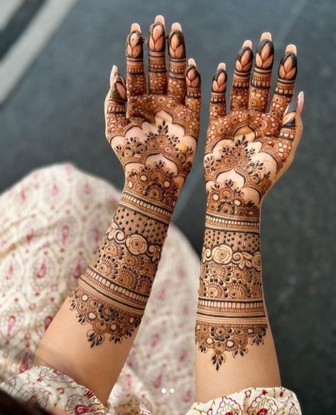 Bridal Mendhi Palm, Modern Bridal Mehndi Designs, Wedding Mehndi Designs Bridal Unique, Simple Bridal Henna Designs, Mehendi Designs For Hands Full Hand, Bridal Henna Designs Modern, Bridal Mehendi Designs For Hands, Front Mehendi Designs, Bridal Mehndi Designs Simple