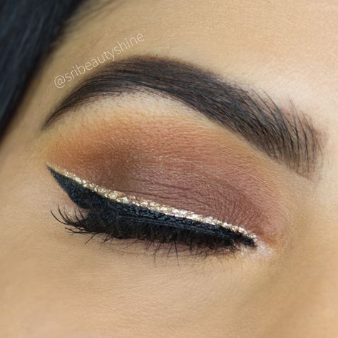 Gold Liner Eye Makeup, Glitter Liner Eye Makeup, Hens Makeup, Glitter Eyeliner Looks, Glitter Liner Makeup, Glitter Eyeliner Tutorial, Sparkly Eyeliner, Makeup Looks Glitter, Eyeshadow With Glitter