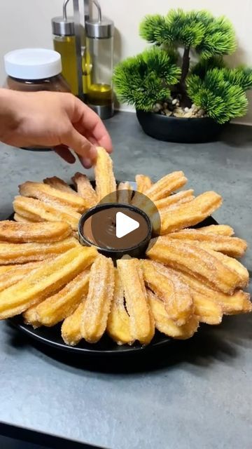 Churos Chocolat Recipe, Churreria Ideas, Churros Con Chocolate, Chocolate Food, December 22, Food Delivery, Nutella, Dessert Recipes, Ice Cream