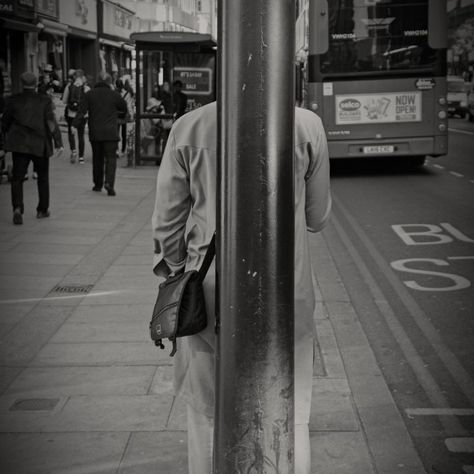 Street photography is about capturing everyday life and people in public spaces. It’s often spontaneous, showing real moments and emotions, giving a glimpse into the beauty and uniqueness of ordinary scenes. It is storytelling through candid snapshots of the world around us. http://www.camerastuff.co.uk #street #streetphotography #photography #london Public Reference, People In Public, Uk Street, Photography Concept, Space Photography, Concept Ideas, Photography London, Public Spaces, Public Space