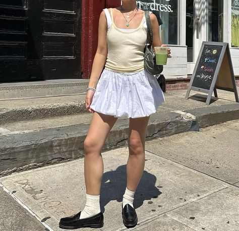 Pumpkin Skirt, Trendy Outfit Inspo, Summer 2024 Fashion, Balloon Skirt, Quoi Porter, Butter Yellow, Bubble Skirt, Summer Lookbook, Summer 24