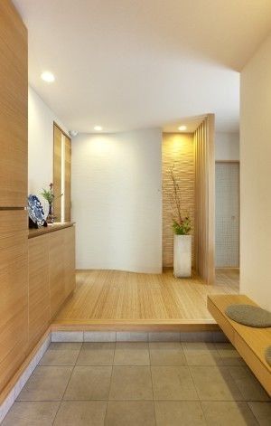 Bench Living Room Ideas, Japanese Entryway Ideas, Storage Bench Living Room, Genkan Ideas, Genkan Entrance, Japanese Entryway, Bench Living Room, Minimalist Entryway, Japanese Home Design