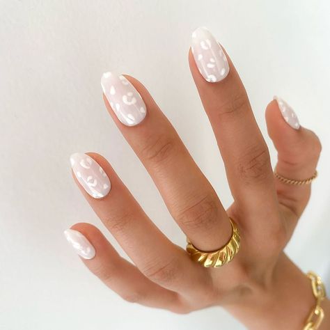 Trending Nail Art, Pinterest Cute, Milky Nails, Art Design Ideas, Minimal Nails, Almond Acrylic Nails, Cute Gel Nails, Neutral Nails, Minimalist Nails