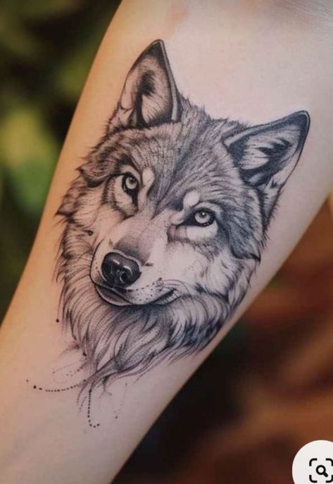 Wolf Tatoos Woman, Wolf Memorial Tattoo, Lone Wolf Tattoo Men, Tattoo Ideas For Men Wolf, Wolf Tattoo Design For Women, Women Wolf Tattoo, Tattoos For Women Traditional, Wolf Tattoo For Women, Traditional Wolf Tattoo