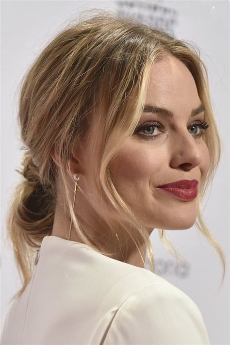 Messy Ponytail Hairstyles, Penteado Cabelo Curto, Brown Blonde Hair, Brown To Blonde, Hair Envy, Wedding Hair And Makeup, Margot Robbie, Messy Hairstyles, Hair Dos