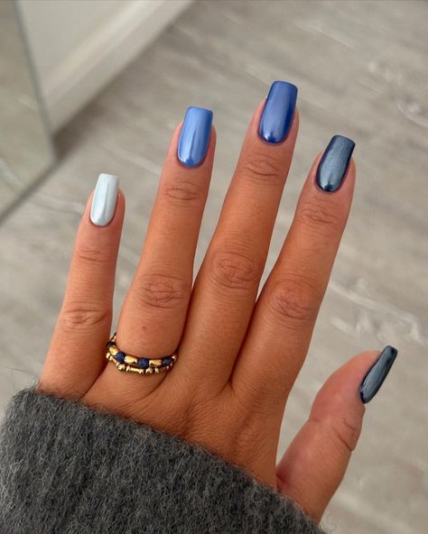 57 Cute Winter Nails Designs Art Ideas for the 2023-2024 Season Blue Chrome Nails, January Nails, Nail Colors Winter, Nagel Tips, Smink Inspiration, Her Nails, Winter Nail Designs, Chic Nails, Short Acrylic Nails