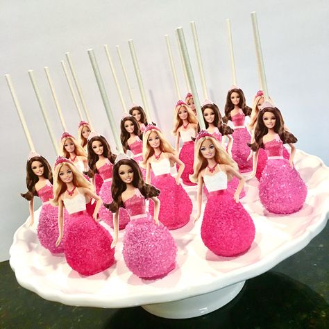 Barbie cake pops Barbie Cake Pop Ideas, Barbie Cake Pops Birthday, Barbie Dreamtopia Birthday Cake, Barbie Themed Birthday Party Cake, Barbie Theme Cake Pops, Barbie Cakepops Ideas, Barbie Cake Pops Cakepops, Barbie Treat Table, Barbie Theme Cupcakes