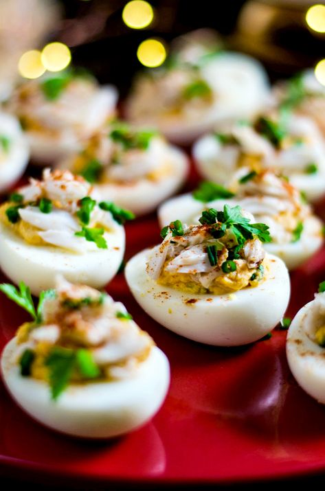 Pickled Deviled Eggs, Shrimp Deviled Eggs, Devilled Eggs Recipe, Sriracha Deviled Eggs, Guacamole Deviled Eggs, Deviled Egg Recipes, Easter Snack, Deviled Egg Recipe, Devil Eggs