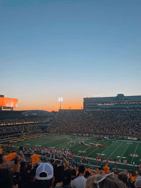 Football Fall Aesthetic, Fall Football Aesthetic, Mizzou Aesthetic, Football Season Aesthetic, Mizzou Game Day, College Football Aesthetic, Monthly Manifestation, Football Game Aesthetic, Romanticizing Fall