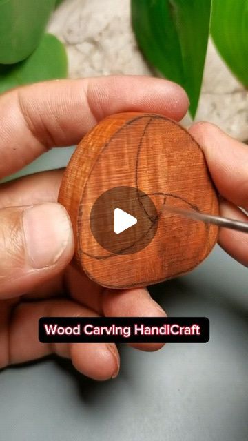 Wood Carving With Dremel, Small Wood Carving Ideas, Wood Carving Art For Beginners, Wood Carving Ideas Beginner, Wood Carving Projects, Unique Wood Carving, Dremel Tool Projects, Dremel Crafts, Carving Projects