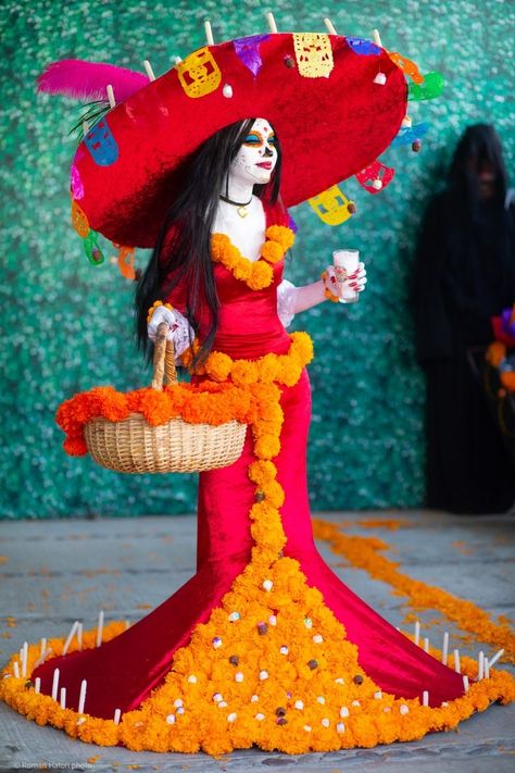 Catrina Costume Dresses Mexico, Catrina Costume Dresses, Barbie Catrina, Catrina Outfit, Book Of Life Costume, Catrina Dress, Catrina Costume, Halloween Makeup Sugar Skull, Dia De Los Muertos Decorations Ideas