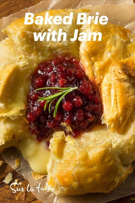 Our favorite appetizer: Baked Brie. Baked Brie En Croute, Cranberry Baked Brie, Baked Brie With Jam, Baked Brie Cheese, Brie En Croute, Healthy Thanksgiving Sides, Baked Brie Recipes, Cranberry Baking, Brie Appetizer