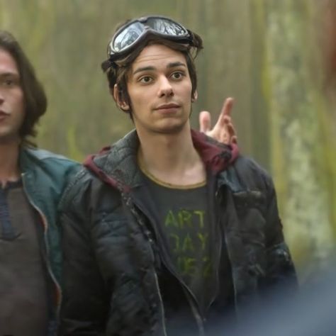 Jasper Jordan The 100, Jasper The 100, Roderick Heffley, Husband Pictures, Brotherhood Of Mutants, Jasper Jordan, Jordans Aesthetic, Hot Emo Guy, Emo Guy