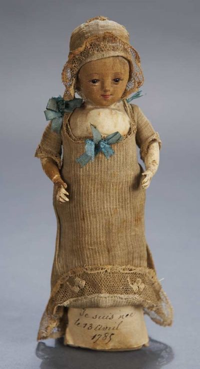 The Legendary Spielzeug Museum of Davos: 159 Very Early and Exquisite French Cloth Taufling Doll with 1785 Date French Dolls, Primitive Dolls, Old Dolls, April 13, Wooden Dolls, Dollhouse Dolls, The Doll, Antique Toys, Blue Silk