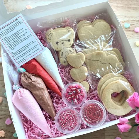 Kelly’s Cookies on Instagram: “Back by popular demand is the Valentine’s Day DIY Cookie Kit. Included are a doz+ cookies (lips, hearts, donuts, teddy bears and mini…” Valentines Cookie Decorating Kit, Cookie Decorating Set Up, Valentines Diy Cookie Kit, Valentines Cookie Kits, Sugar Cookies Packaging Ideas, Diy Valentines Cookies, Bakery Valentines Ideas, Valentine Cookie Sets, Valentine Treat Boxes Ideas