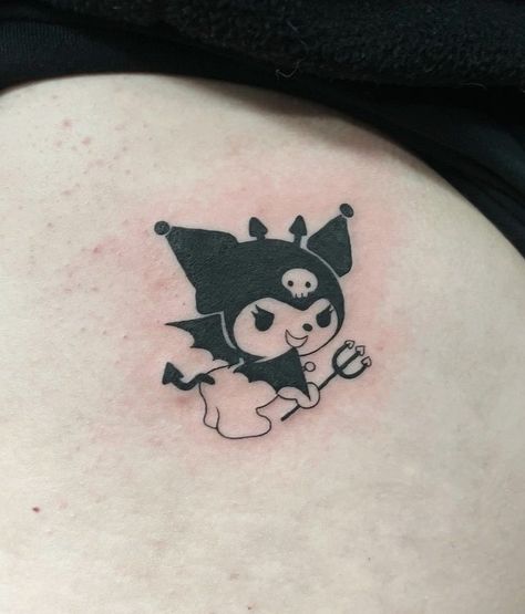 Kuromi tattoo Spooky Kuromi Tattoo, Kuromi Art Aesthetic, Kuromi Tattoo Small Aesthetic, Dainty Hello Kitty Tattoo, Cute Kuromi Tattoo, Sanrio Tattoos Kuromi, Kuromi Finger Tattoo, Kumori Tattoo, Hello Kitty Kuromi Tattoo