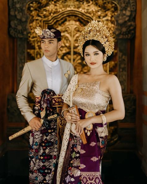 Baju adat bali. Pakaian tradisional Indonesia. Indonesia traditional clothes. Cr/instagram: eryphotographybali #culture #budaya #busana #attire #costume #outfit #bride #bridal #asia Jawa Pride, Indonesia Traditional Clothes, Balinese Wedding, Bridal Asia, Indonesia Traditional, Traditional Outfit, Model Drawing, Photo Model, Traditional Clothes