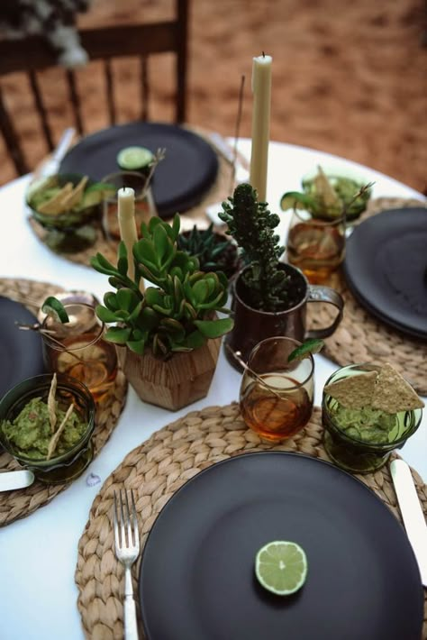 Canyon Elopement, Farmhouse Style Dining Room, Inspiration Nails, Reception Table Decorations, Tafel Decor, God Mat, Mini Succulents, Southwest Style, Room Decorations