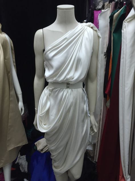 White toga drape dress Short Toga Dress, Greek Toga Aesthetic, Greek White Dress, White Greek Dress, Greek Toga Woman, Toga Cloth, Toga Outfit, White Toga, Greek Toga