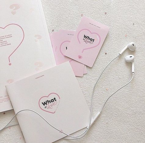 𝑷𝒊𝒏𝒕𝒆𝒓𝒆𝒔𝒕: 𝒉𝒐𝒏𝒆𝒆𝒚𝒋𝒊𝒏 ❀ Twice What Is Love, San Myshuno, Whatsapp Wallpaper, Pastel Pink Aesthetic, Pink Vibes, Pink Themes, Kpop Merch, Just Peachy, Aesthetic Themes