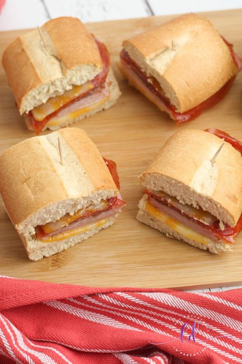 Party Subs, Party Sandwiches, Appetizers For A Crowd, Sub Sandwiches, Mini Sandwiches, Slow Cooker Dinner, Dinner Party Recipes, Dinner Inspiration, Food Out