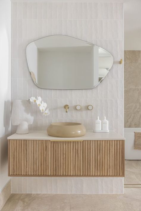 Old and new parts of home brought together to flow with nature - The Interiors Addict Beaumont Tiles, Ensuite Bathroom, Bathroom Inspiration Decor, Family Bathroom, Bathroom Renos, House Bathroom, Guest Bathroom, Modern Bathroom Design, Bathroom Renovations