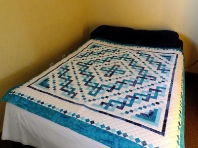 Knot of Squares - aka Trinity Celtic Knot » Arbee Designs blog Celtic Knot Quilt Pattern, Celtic Knot Quilt, Knot Quilt Pattern, Quilts Simple, Celtic Quilts, Knot Quilt, Irish Quilt, Celtic Quilt, Fun Quilts