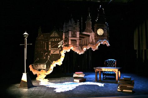 Can Graphic Design, Christmas Stage Design, Scenic Design Theatres, Jacob Marley, Theatre Inspiration, Christmas Stage, Theatre Lighting, Set Design Theatre, Stage Set Design