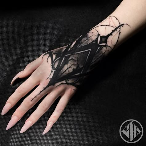 Muster Tattoos, Creepy Tattoos, Tattoo Style Drawings, Dark Tattoo, Black Ink Tattoos, Hand Tattoo, Dope Tattoos, Tattoo Design Drawings, Creative Tattoos