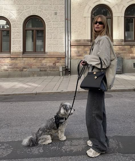 Dog Walking Outfit, Walking Dog, Dog Poses, Dog Walker, Labradoodle, Cute Fits, Simple Life, Dog Walking, Dog Clothes