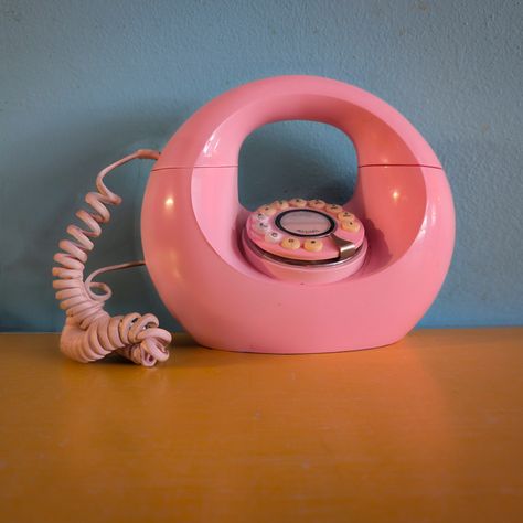 Drift back to the old days when we had to dial up a friend with this Retro pink telephone photo. And we only knew who was on the phone once we answered it!  Great housewarming or new office gift or fun dorm photo. All prints are sold unframed to customize to your decor.    This listing is for one unframed archival photographic print. All photographs are professionally printed on quality archival paper, delivering superior quality, vibrant full-color graphics, and outstanding photo-realistic images. Other sizes are available-just message me! Please allow 5-7 business days to receive your beautiful print after payment. Your print will be carefully packaged in a sturdy mailer to ensure no possible damage during shipment. Larger photos and multiple photo orders can take longer to print so plea Aesthetic Couple Gifts, 80s Wall Decor, Fun Objects, Retro Phones, Pink Telephone, Retro House Decor, Retro Telephone, Retro Future, Retro Office