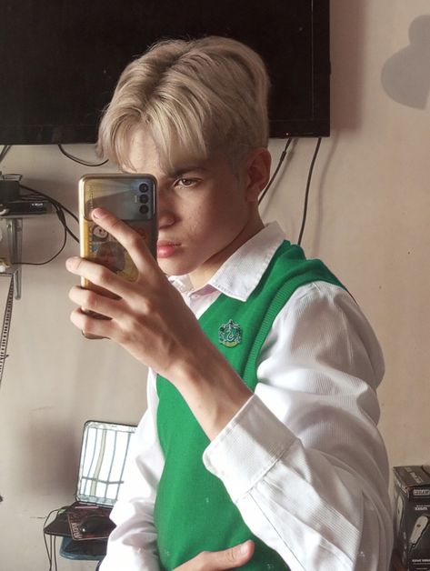 Aesthetic boy
Harry Potter boy
Aesthetic cosplay
Chicos lindos
Slytherin
Slytherin boy
Slytherin aesthetic
Casas Harry Potter
Draco Malfoy
Draco Malfoy Cosplay Blonde Aesthetic Boy, Draco Malfoy Cosplay, Blonde Aesthetic, Harry Potter Cosplay, Blonde Boys, Cosplay Tips, Aesthetic Boy, Character Aesthetic, Draco Malfoy