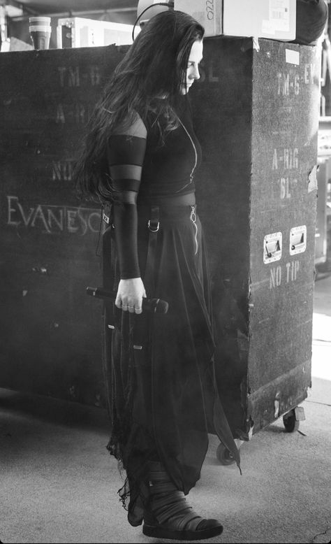 Evanescence Aesthetic Outfit, Amy Lee Aesthetic, Amy Lee Outfits, Evanescence Aesthetic, Snow White Queen, Evanescence Amy Lee, Amy Lee Evanescence, Bring Me To Life, Amy Lee