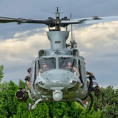 An armed Bell UH-1Y Venom flies low  #bellcobra #uh1yvenom #utilityhelicopter #helicopter #marines #usmarines #navy #usnavy #miltech_marines Us Marines, Us Navy, Venom, Helicopter, Aircraft, Navy