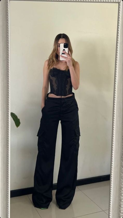 Rate This Cargo pant outfits From ⭐1~10. SAVE & FOLLOW i will update everyweek. Cargo Pant Outfits, Pant Outfits, Fiesta Outfit, Causual Outfits, Night Out Outfit, Going Out Outfits, Cargo Pant, Looks Style, Night Outfits