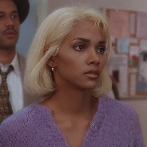 COUTURE ICONS — halle berry as nisi in b*a*p*s Halle Berry Baps Hair, 90s Halle Berry, B.a.p.s Aesthetic, Halle Berry Blonde Hair, Halle Berry Blonde Hair 90s, Halle Berry Blonde, Halle Angel, Halle Berry Outfits, Blonde Short Hair Black Women