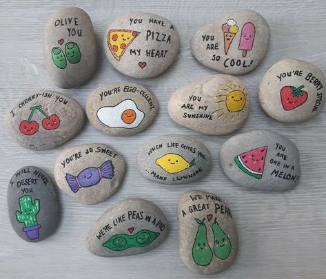 Best Friend Birthday Cards, Cool Birthday Cards, Diy Rock Art, Bff Birthday Gift, Happy Stones, Painted Rocks Diy, Rock Painting Ideas Easy, Rock Painting Patterns, Rock Decor