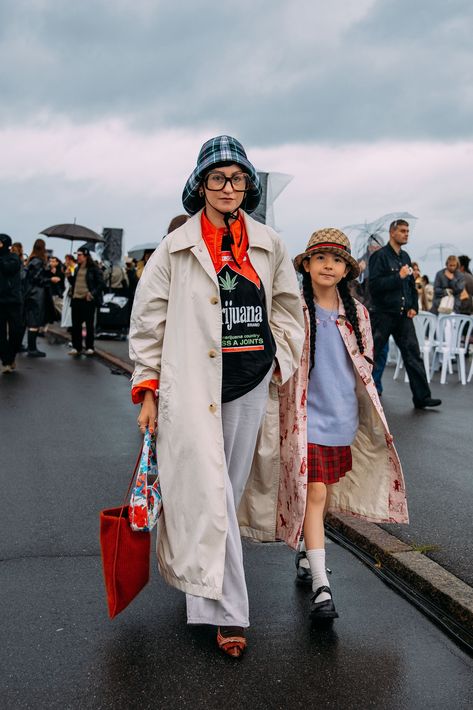 https://www.vogue.com/slideshow/the-best-street-style-photos-from-the-spring-2024-shows-in-copenhagen/ Copenhagen Fashion Week Street Style, Scandi Fashion, Copenhagen Street Style, Copenhagen Fashion, Copenhagen Style, Copenhagen Fashion Week, Street Trends, The Best Street Style, Street Style Summer