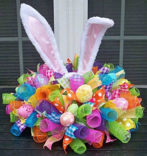 Awww... how sweet! Click the picture to have one made or use this picture as an inspiration to make your own bunny ear wreath (or centerpiece) Easter Hat Parade, Easter Centerpieces Diy, Smart School House, Smart School, Easter Hats, Easter Bonnet, Spring Projects, Easter Projects, School House