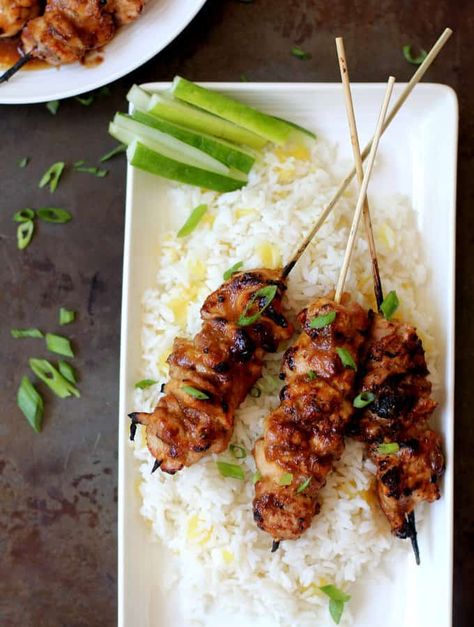 Honey garlic chicken skewers are coated in a sticky sauce that’s sweet, savory, and made with natural honey, fresh garlic and ginger, and simple soy sauce. The chicken cooks quickly on the grill, and the marinade is addictively good! #chicken #grill #marinade #summer #easyrecipe #dinnerrecipe #dinner #easychickenrecipe Honey Garlic Glazed Chicken, Honey Garlic Chicken Skewers, Garlic Glazed Chicken, Garlic Chicken Skewers, Chicken Sticks, Pineapple Rice, Crispy Chicken Tenders, Starter Recipes, Nice Food