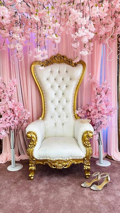 Quince Chair Decor, 15 Decorations Ideas Rose Gold, Quinceanera Throne Chair Ideas, Quinceanera Chairs Ideas, Quince Chair Decorations, Quinceañera Chair, Quinceanera Throne, Quinceanera Throne Chair, Quiencera Themes Pink