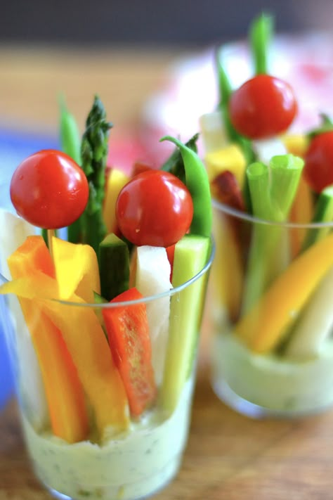 Portable Appetizers, Pool Party Appetizers, Veggie Dip Cups, 4th Of July Appetizers, July Appetizers, Game Time Snacks, Vegetable Cups, Individual Appetizers, Veggie Cups