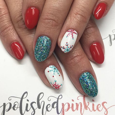 Mint And Red Christmas, Teal Christmas Nails, Dec Nails, Snowflakes Nails, Toes Ideas, Inspirational Nails, Christmas Nail Colors, Mint Green Nails, Aqua Nails